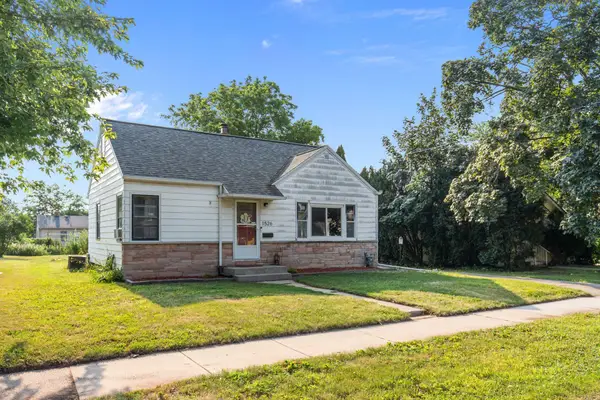 1526 Rugby Street, OSHKOSH, WI 54901