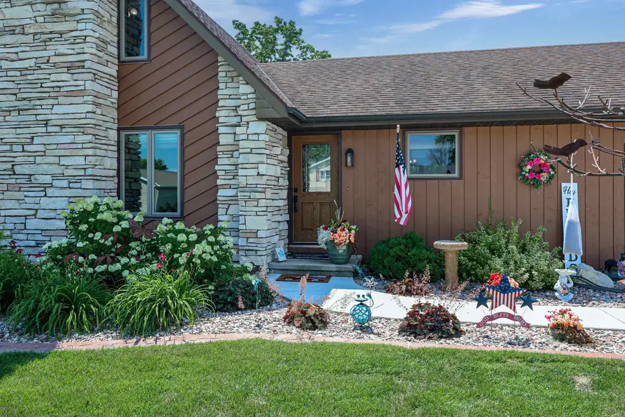 424 Van De Loo Street, Kaukauna, WI 54130-8960 - #2