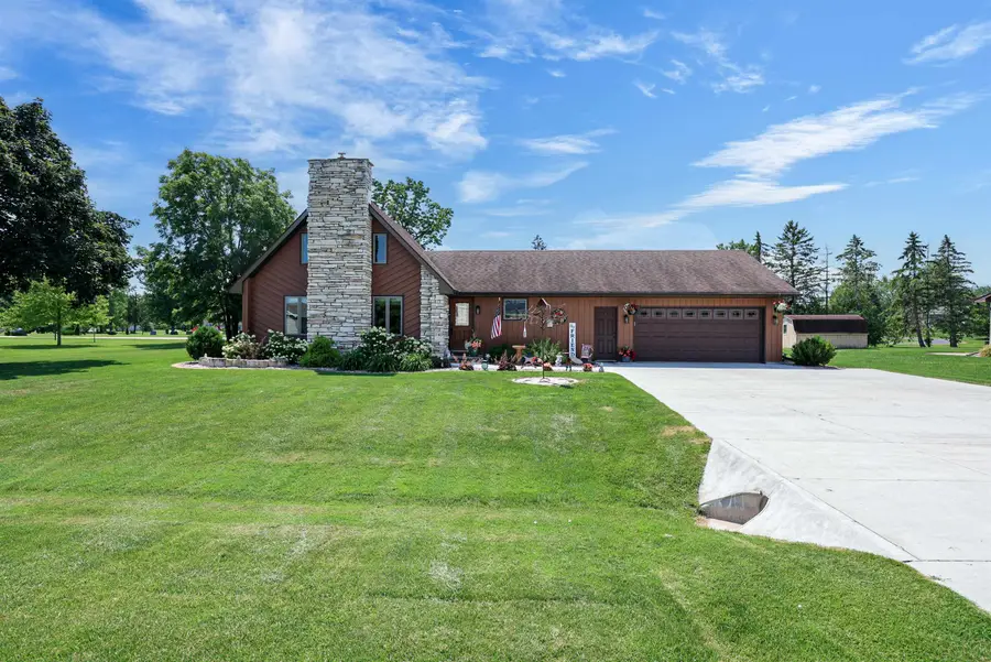424 Van De Loo Street, Kaukauna, WI 54130-8960 - #3