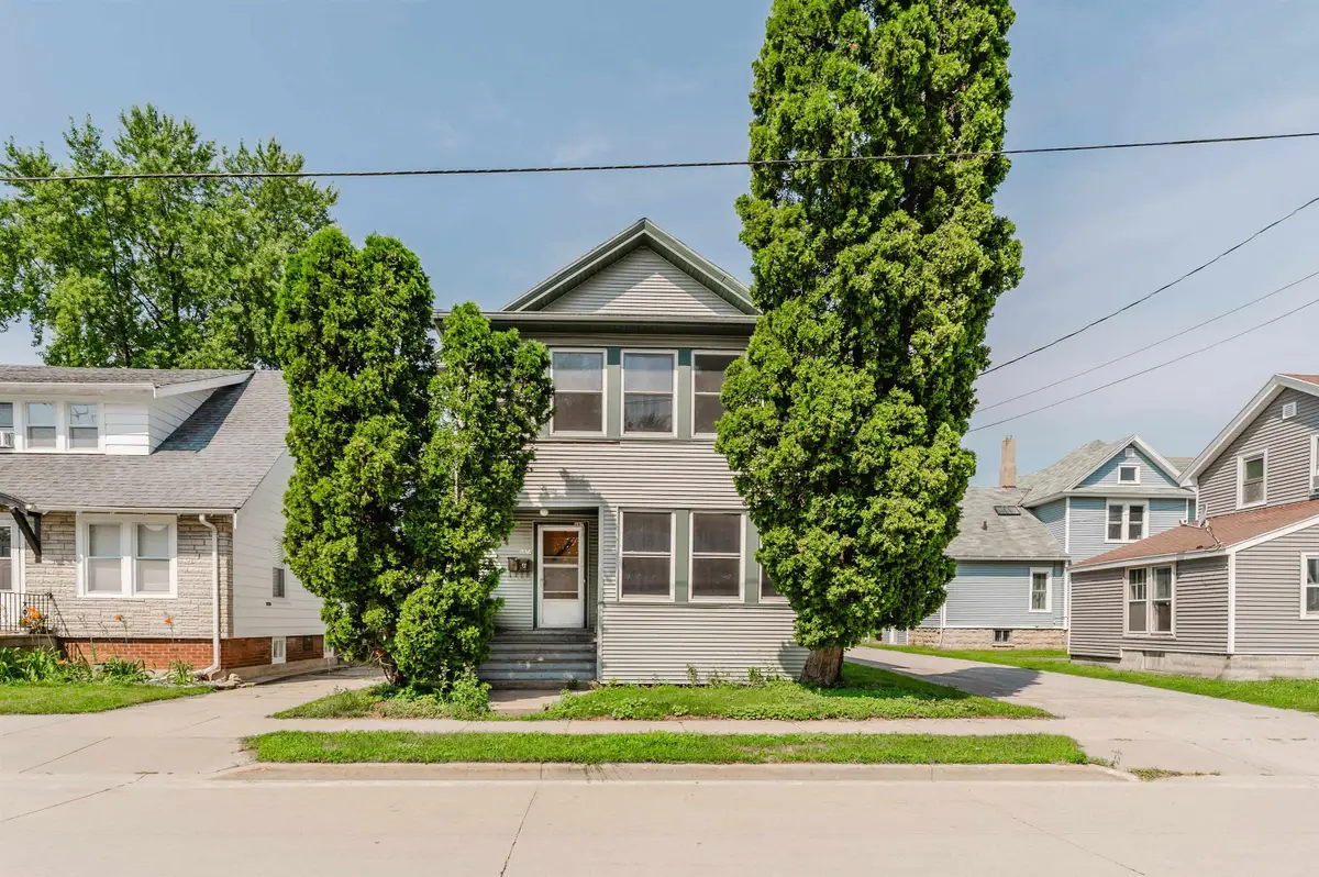 687 Central Street, Oshkosh, WI 54901 - #1