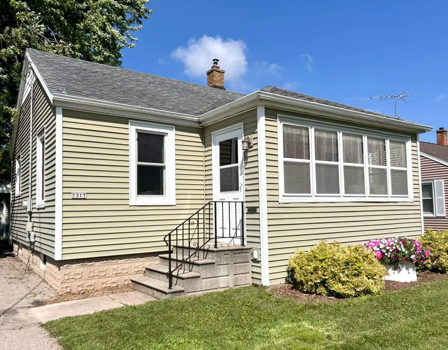 2317 Mt Vernon Street, Oshkosh, WI 54901-1939 - #2