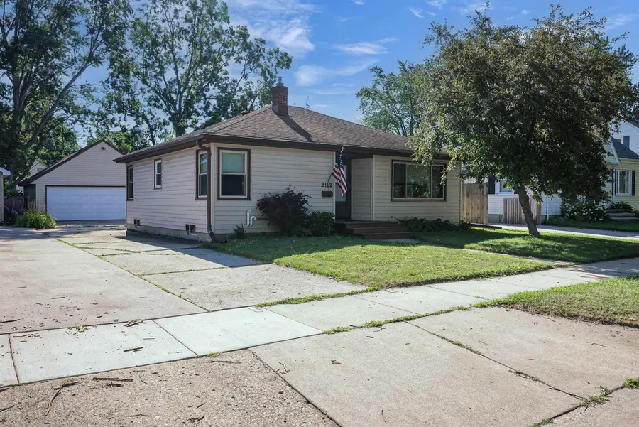 2112 N Superior Street, Appleton, WI 54911 - #2