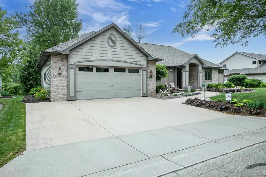 621 Glenview Avenue, Combined Locks, WI 54113 - #3