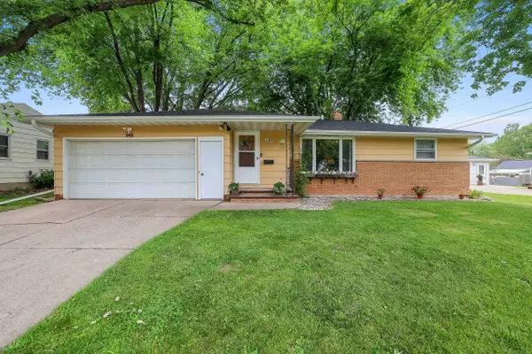 742 Westwood Drive, DE PERE, WI 54115