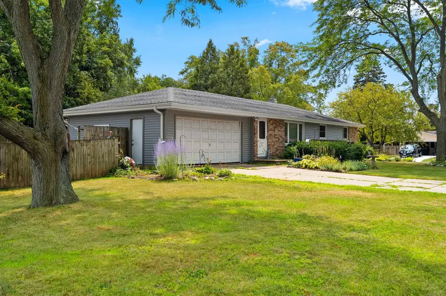 2661 Clive Street, Green Bay, WI 54313-6063 - #2