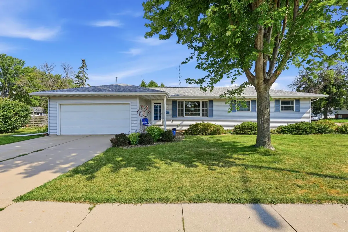 225 W Bell Street, Neenah, WI 54956-4805 - #1