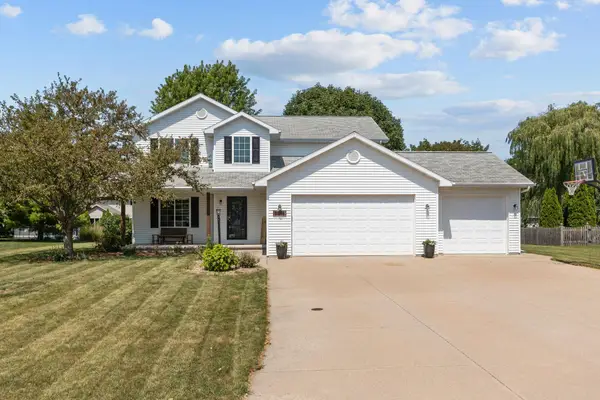 W5876 Blue Bonnet Drive, APPLETON, WI 54915