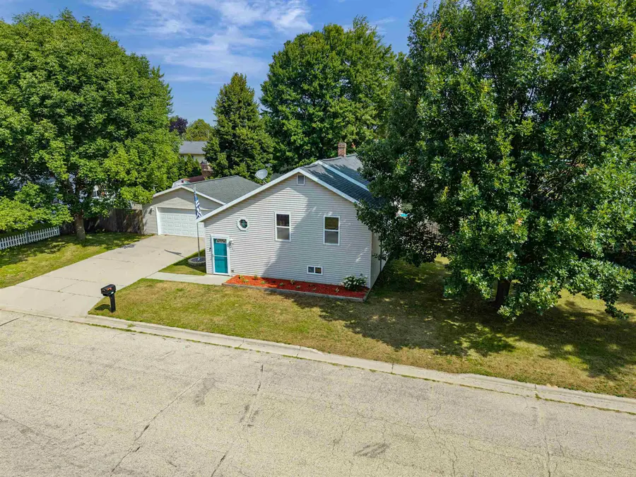 215 7th Street, Oconto, WI 54153 - #3