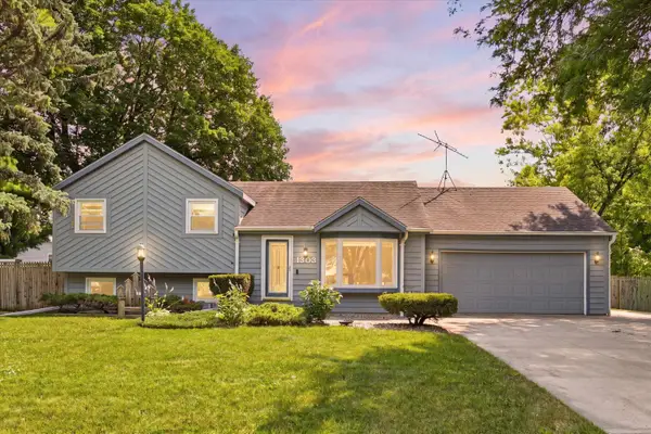 1303 Green Valley Drive, NEENAH, WI 54956