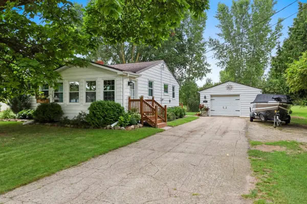 5044 E Ronsman Road, NEW FRANKEN, WI 54229-9579