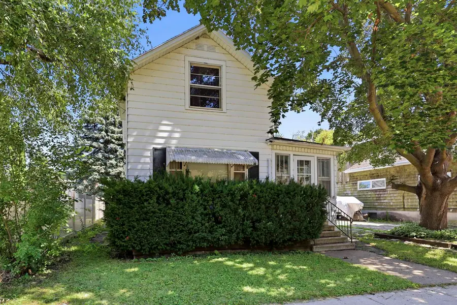 526 Boyd Street, Oshkosh, WI 54901 - #2