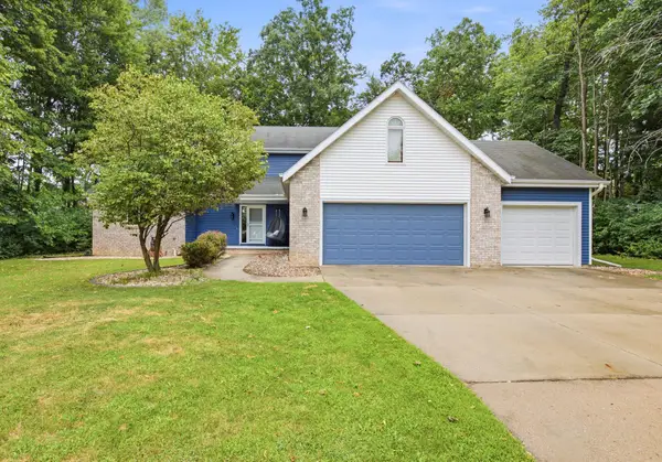 2420 Brantwood Drive, NEENAH, WI 54956