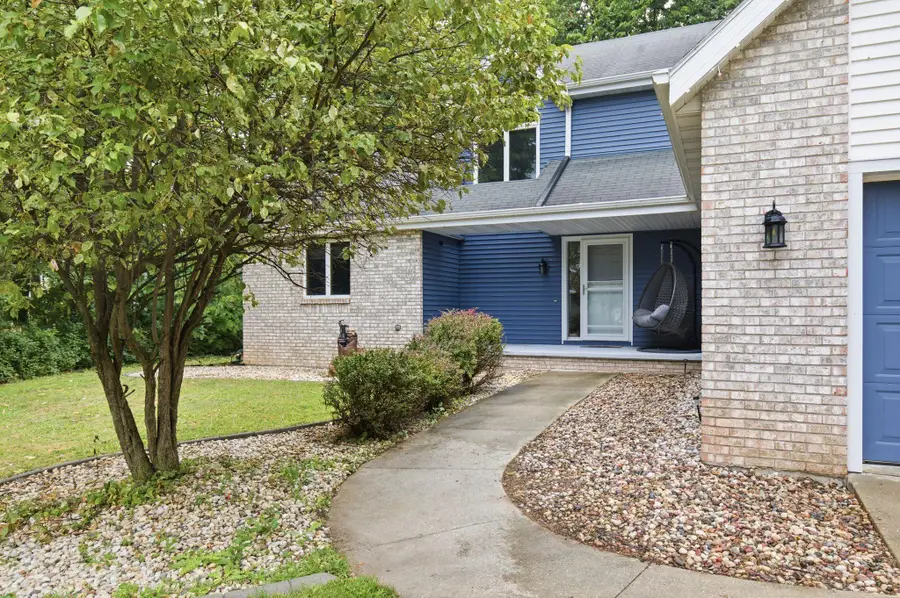 2420 Brantwood Drive, Neenah, WI 54956 - #2