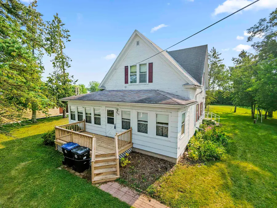 302 S Zachow Street, Cecil, WI 54111 - #2