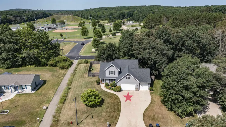 820 Woodland Circle, Waupaca, WI 54981 - #3