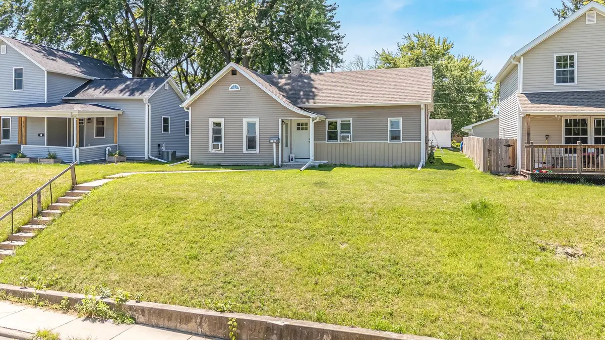 113 W 4th Street, Kaukauna, WI 54130 - #1