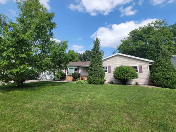 1004 Honey Creek Road, OSHKOSH, WI 54904-9322