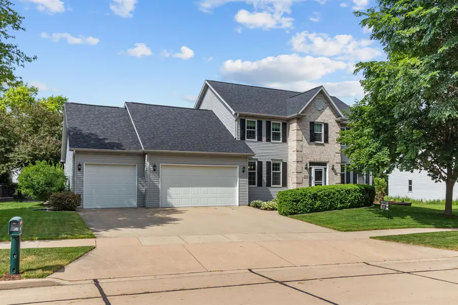 224 E Carrington Lane, Appleton, WI 54913 - #2