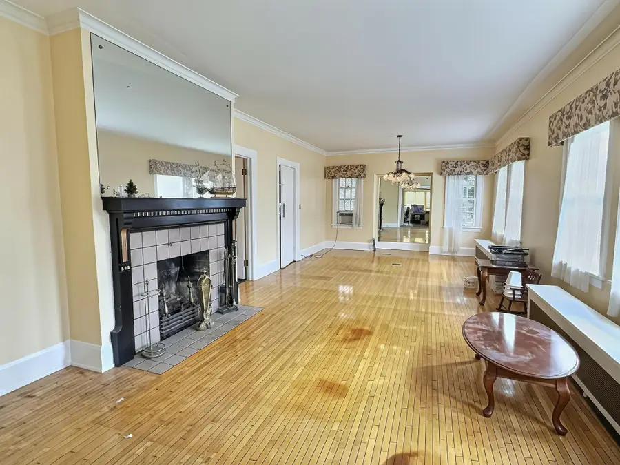628 W Irving Avenue, Oshkosh, WI 54901 - #2