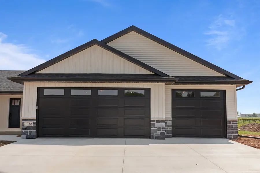 1232 S Kensington Drive, Appleton, WI 54915 - #3