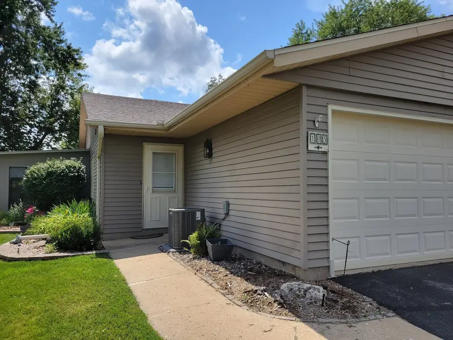 105 Tamarack Circle, Hartford, WI 53027-2631 - #2