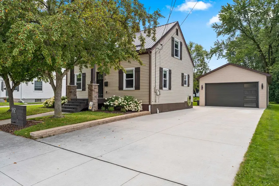 532 Robbins Street, Seymour, WI 54165-1143 - #2