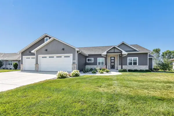 2157 Fox Point Circle, DE PERE, WI 54115