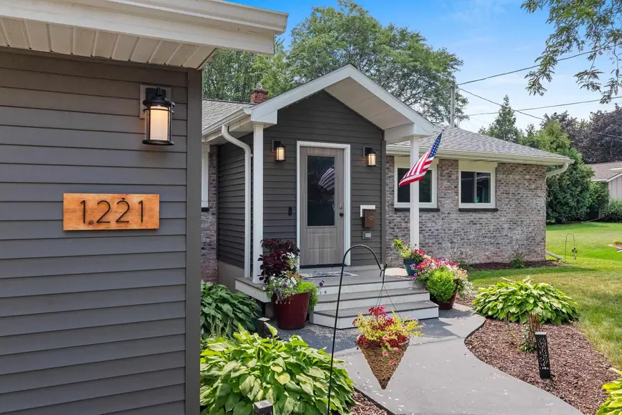 1221 E Hanson Drive, Appleton, WI 54915 - #2