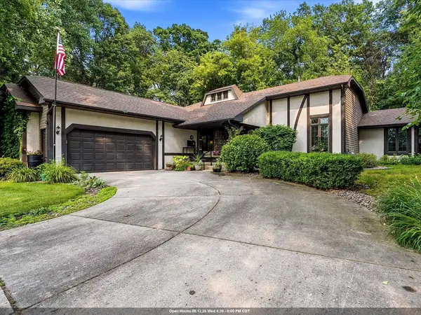 900 Mt Hood Court, GREEN BAY, WI 54311-4818