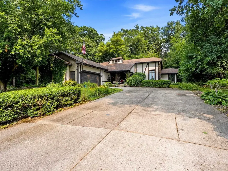 900 Mt Hood Court, Green Bay, WI 54311-4818 - #2