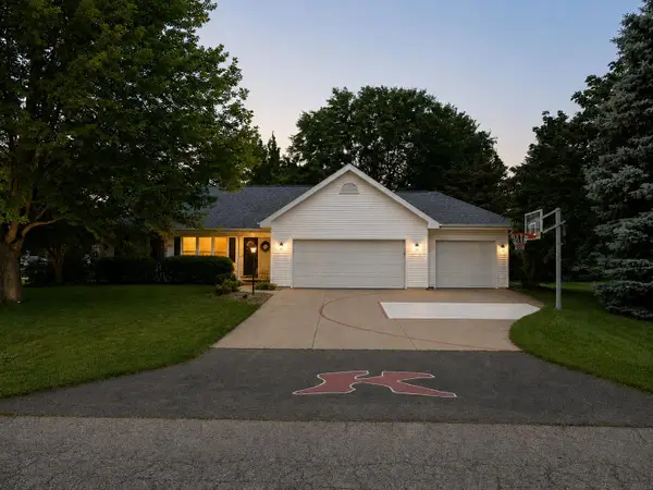 W2489 Clover Downs Court, APPLETON, WI 54915