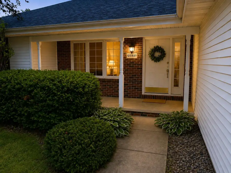 W2489 Clover Downs Court, Appleton, WI 54915 - #2