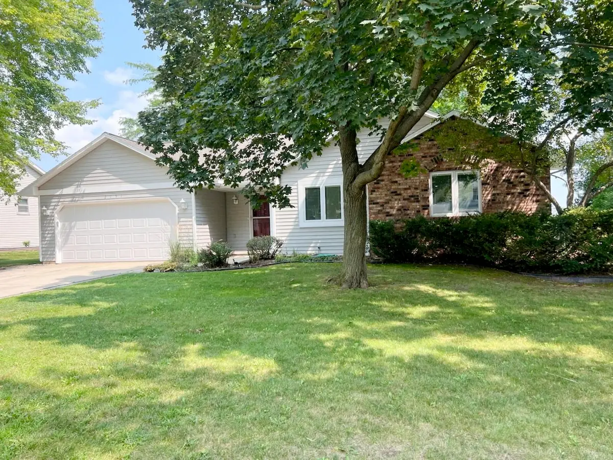2151 Woodcrest Drive, Green Bay, WI 54304-1832 - #1