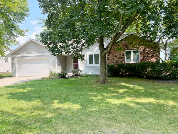 2151 Woodcrest Drive, GREEN BAY, WI 54304-1832