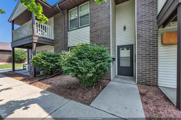 1045 Marvelle Lane, GREEN BAY, WI 54304