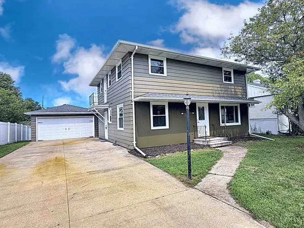 516 W 10th Street, KAUKAUNA, WI 54130