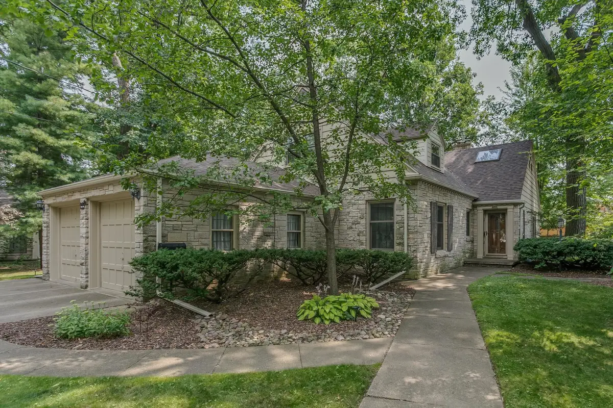 1520 Oakcrest Court, Appleton, WI 54914 - #1