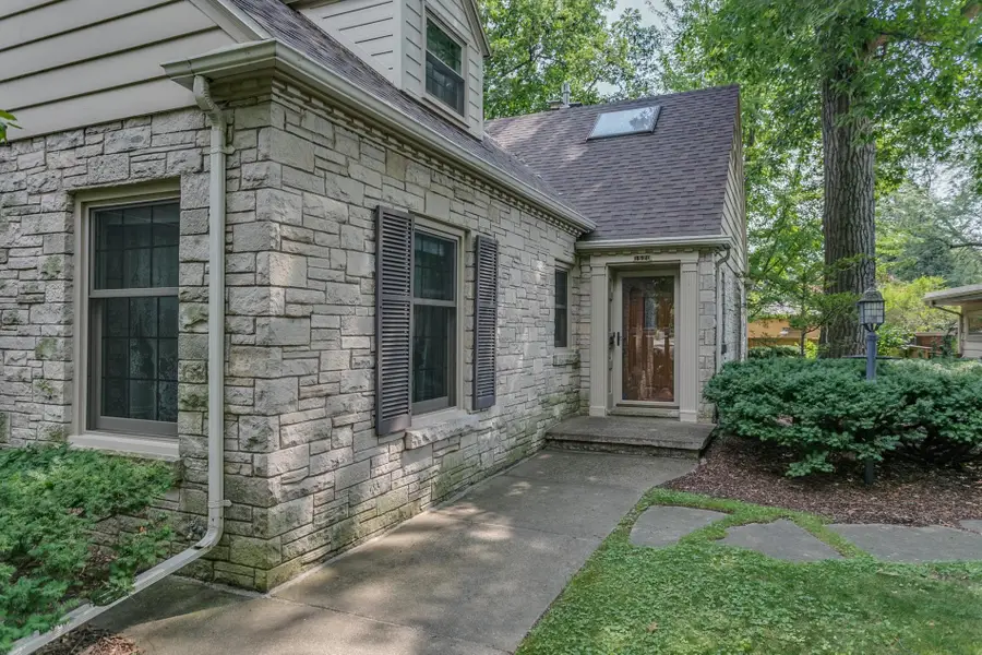 1520 Oakcrest Court, Appleton, WI 54914 - #2