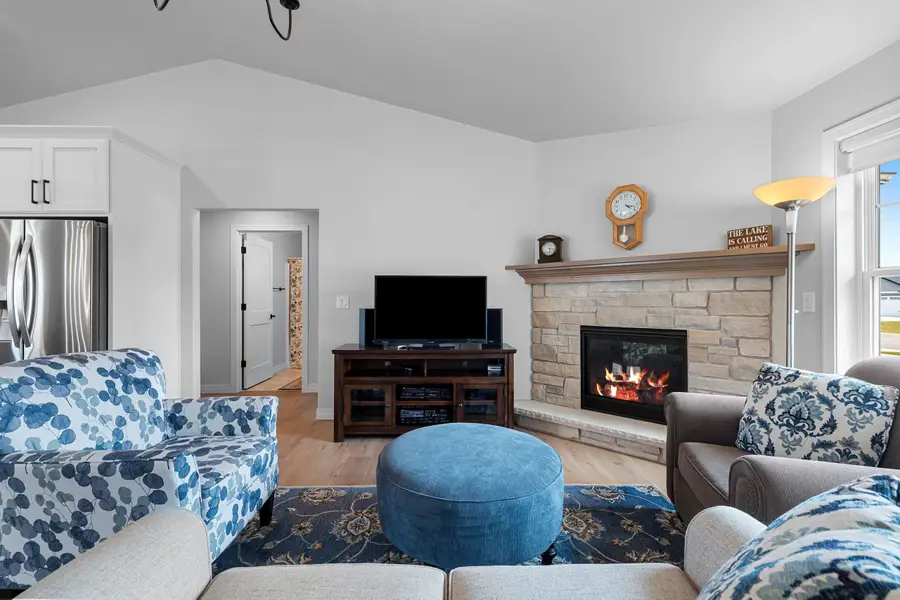 869 Joeanna Way, Pulaski, WI 54162-9206 - #3