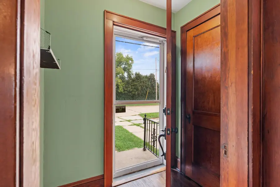 615 W Bent Avenue, Oshkosh, WI 54901 - #3