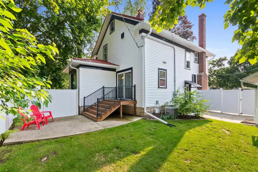 315 W Green Bay Street, Shawano, WI 54166 - #2