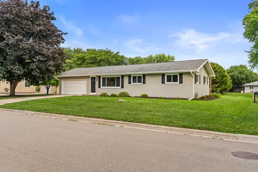 209 N 7th Avenue, Winneconne, WI 54986 - #2