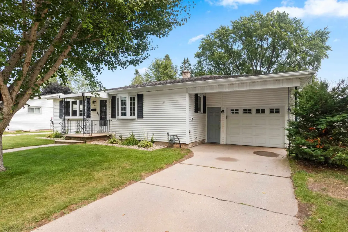 825 Tommark Street, Green Bay, WI 54304-2353 - #1