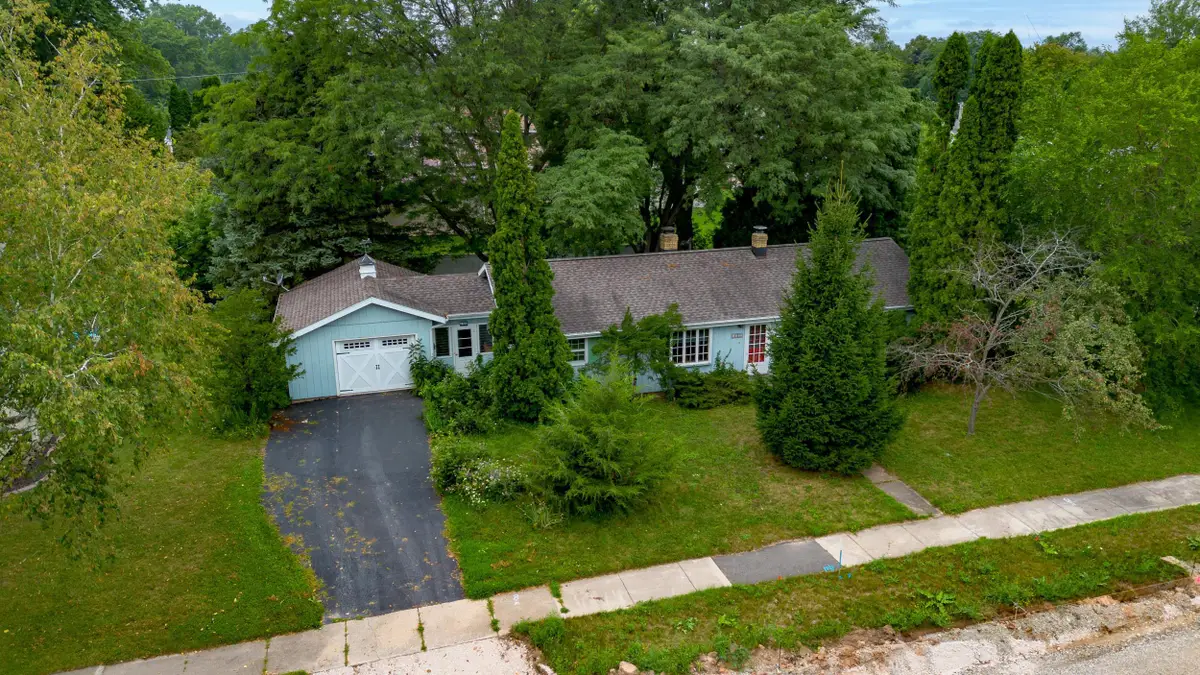 1905 N Alexander Street, Appleton, WI 54911-3330 - #1