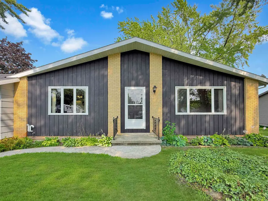 130 Barton Road, Oshkosh, WI 54904 - #2