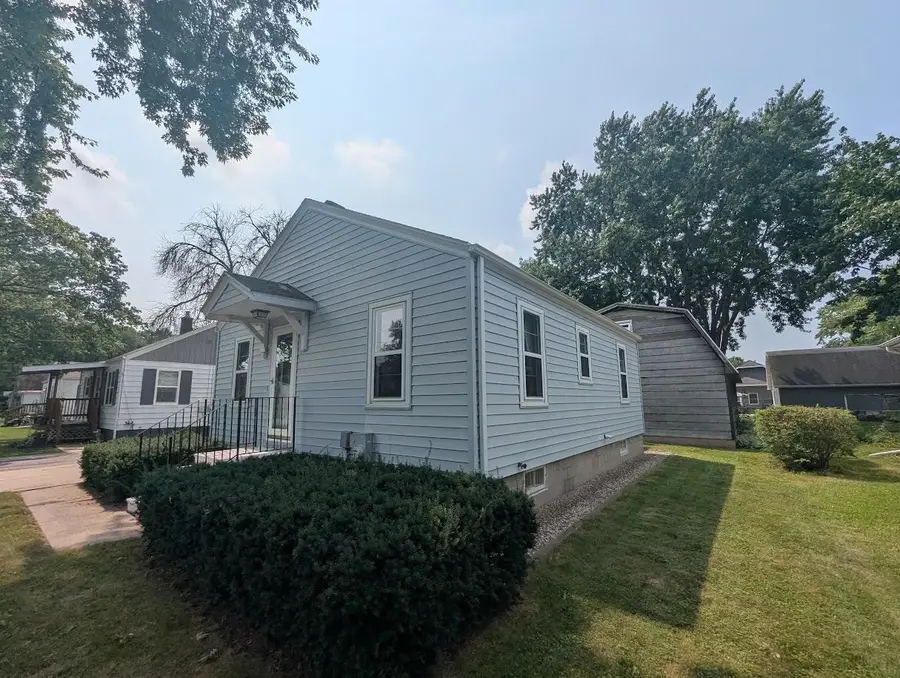 1335 Sherrin Street, Oshkosh, WI 54904 - #3