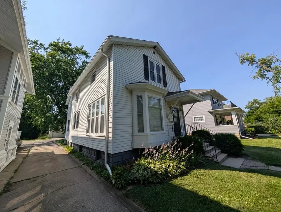 726 S Jackson Street, Green Bay, WI 54301 - #3