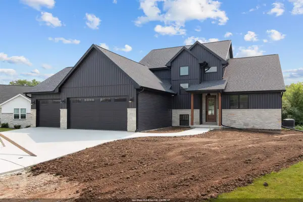 2417 Adrienne Court, DE PERE, WI 54115