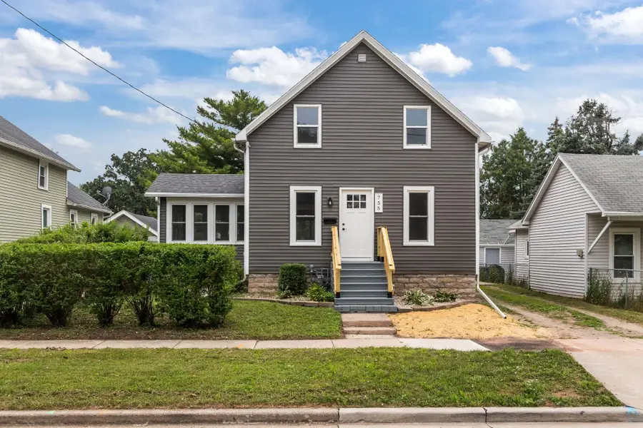 755 Oak Street, Oshkosh, WI 54901 - #2