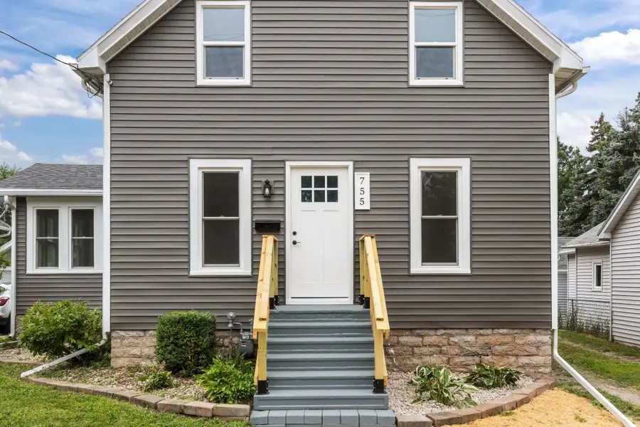 755 Oak Street, Oshkosh, WI 54901 - #3
